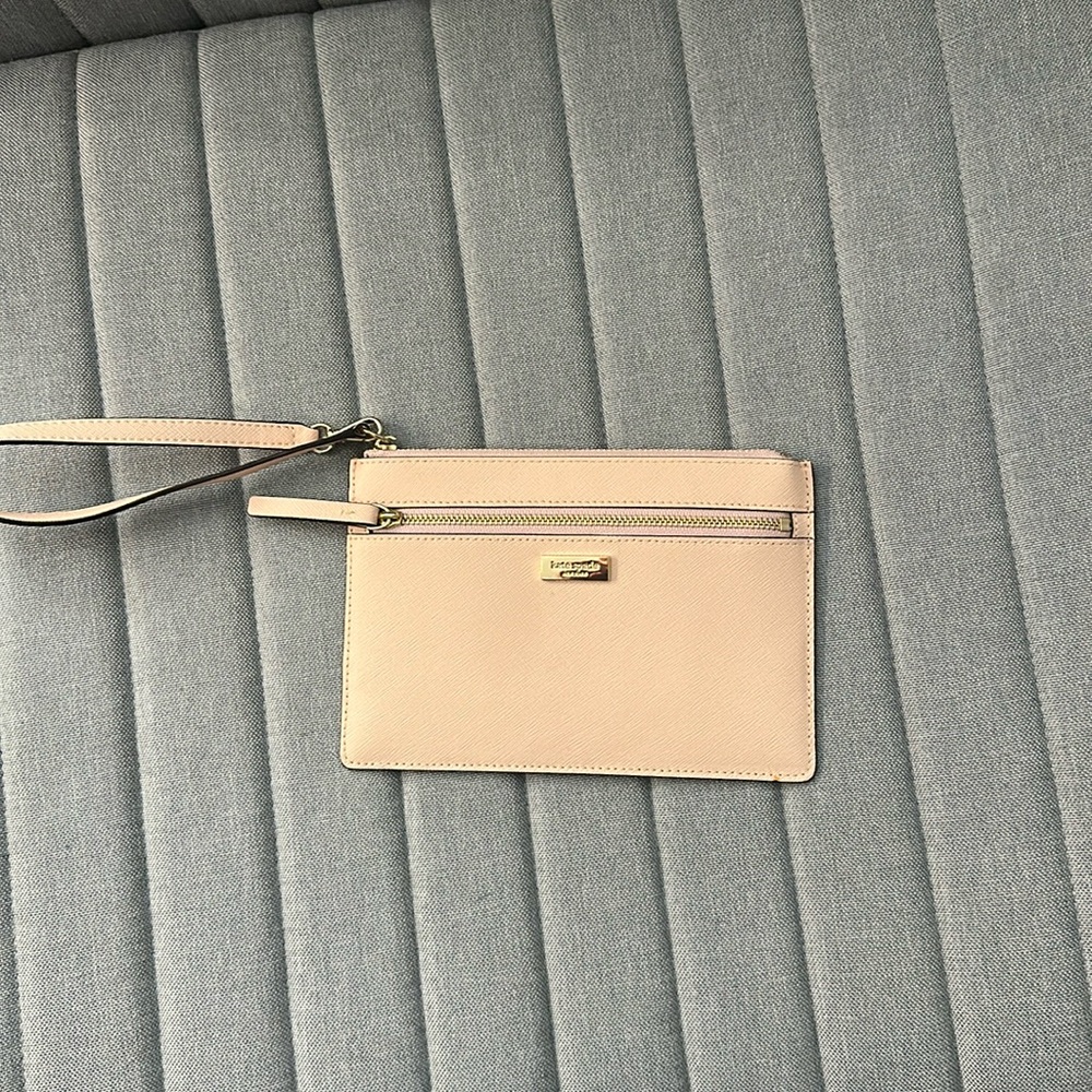 Kate Spade wristlet ♠️